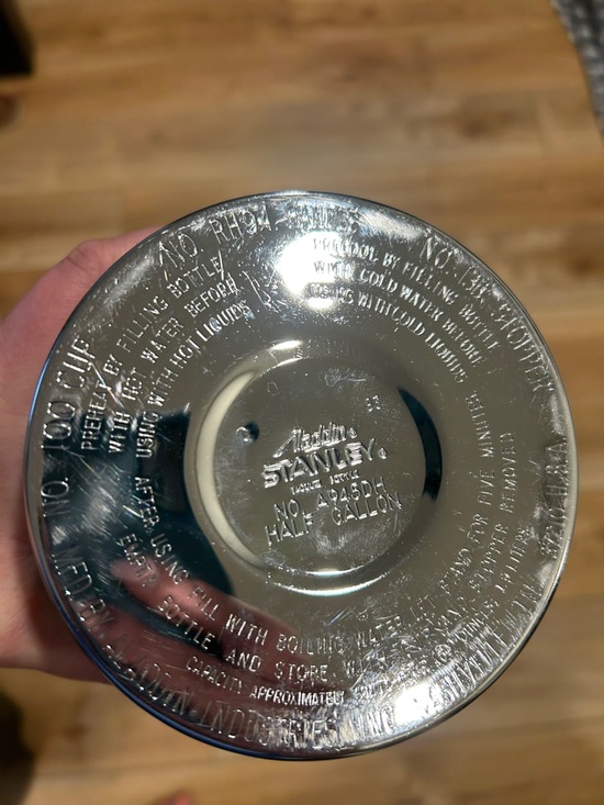 Stanley Green Classic Vacuum Bottle with Handle - Picture 2 of 2